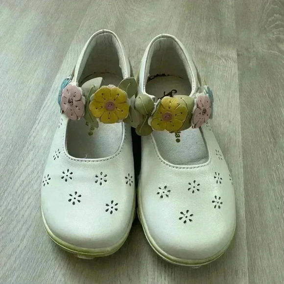 nico bella Other - 2. Nico + bella Leather Flowers little girls Shoes Mary Jane size 8.5